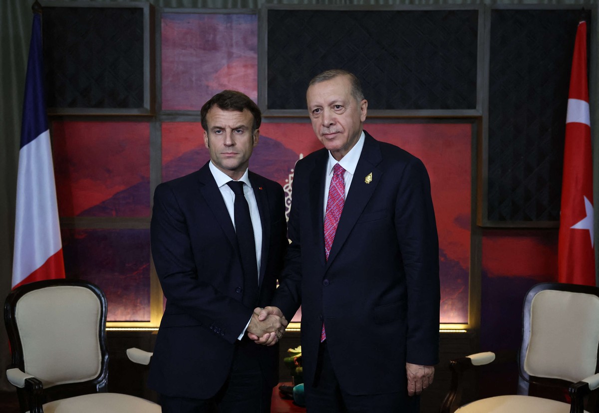 اردوغان هادن نظيره الفرنسي لفك عزلة تركيا