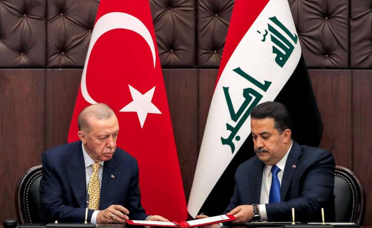 الرئيس التركي رجب طيب أردوغان ورئيس الوزراء العراقي محمد شياع السوداني يوقعان مذكرة تفاهم في بغداد
