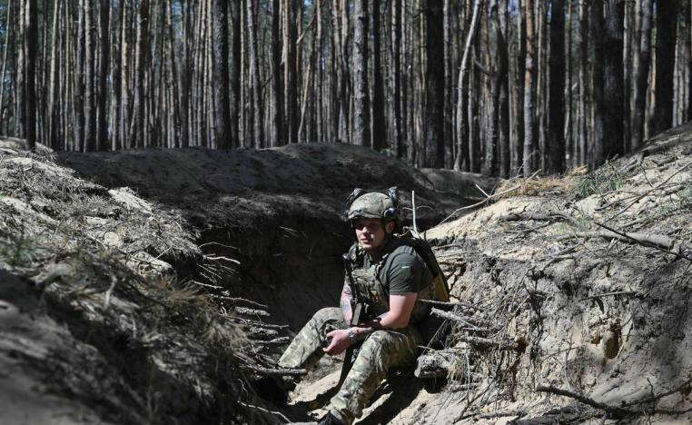 جندي أوكراني على الجبهة الشرقية في دونتسك