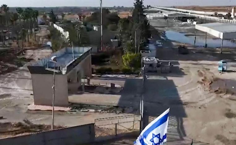 Israeli tanks entering the Palestinian side of the Rafah border crossing