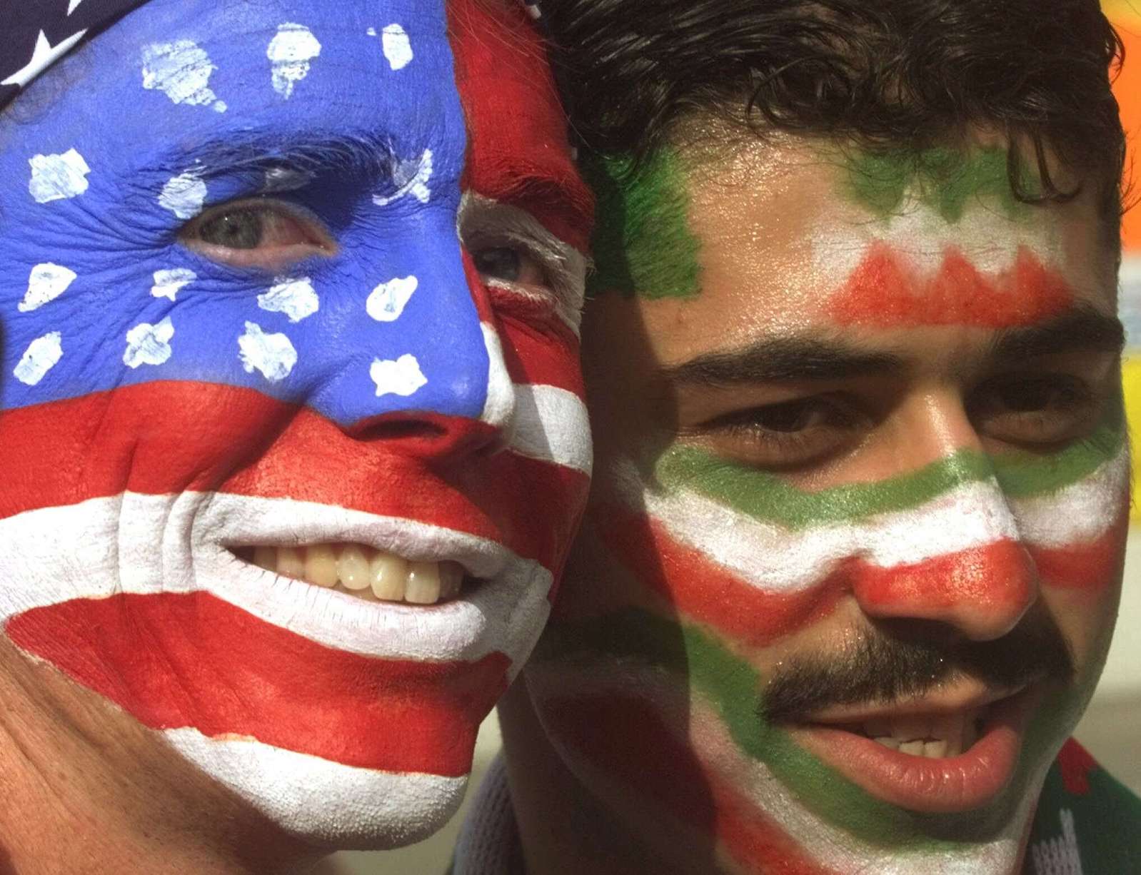 عرض الاتحاد الأميركي لكرة القدم مؤقتا العلم الوطني الإيراني بدون شعار الجمهورية الإسلامي