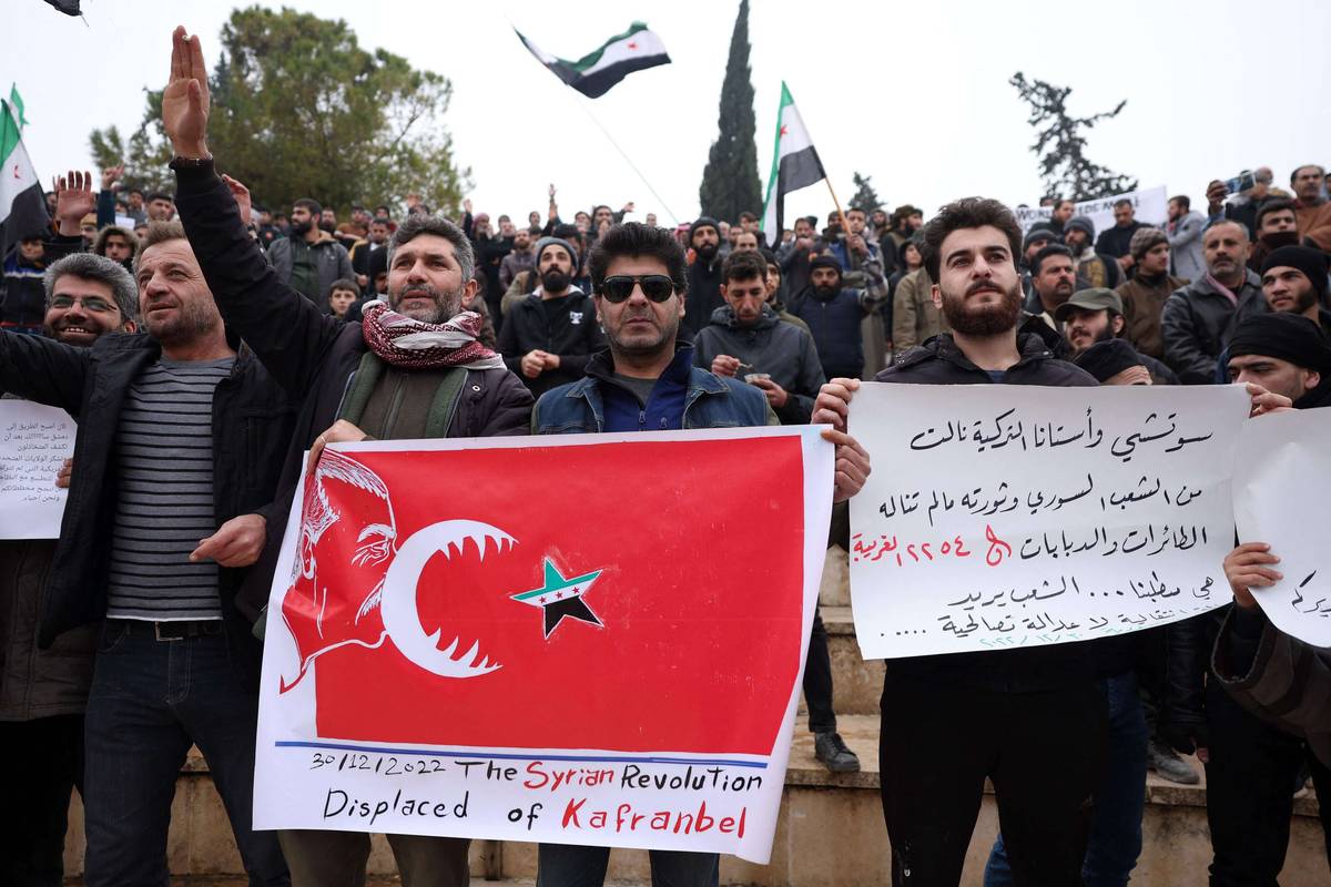 متظاهرون سوريون في ادلب ضد التقارب التركي السوري