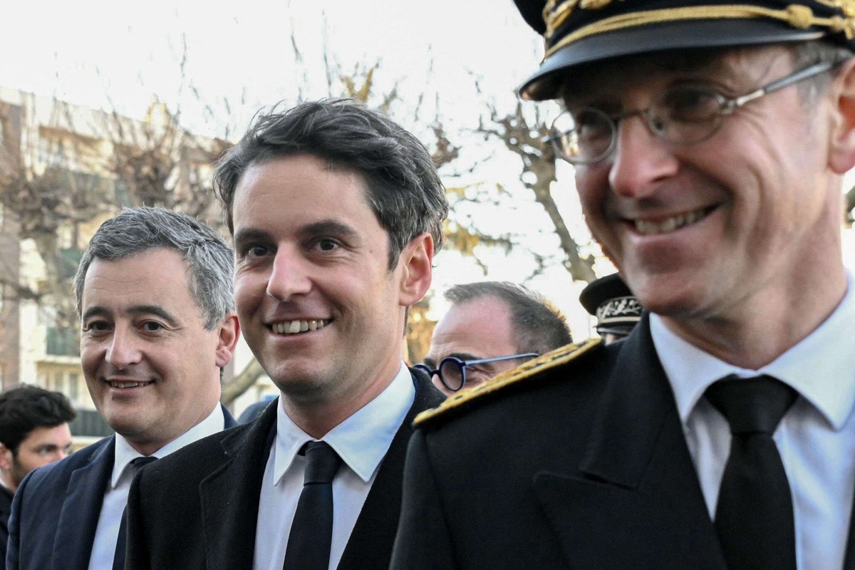 رئيس الوزراء الفرنسي الجديد يواجه تحدي تعبئة ناخبي ماكرون