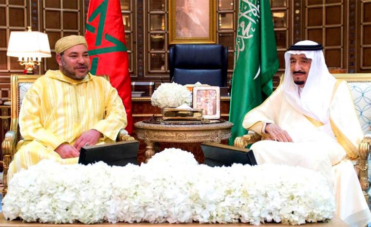 Saudi King Salman bin Abdulaziz meeting with King Mohammed VI of Morocco upon his arrival to Riyadh in 2015