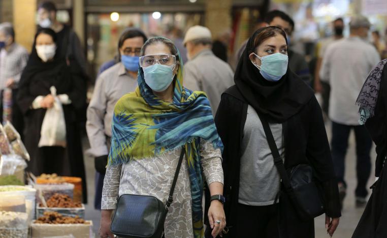 إيران تكابد للسيطرة على وباء يتسع انتشاره