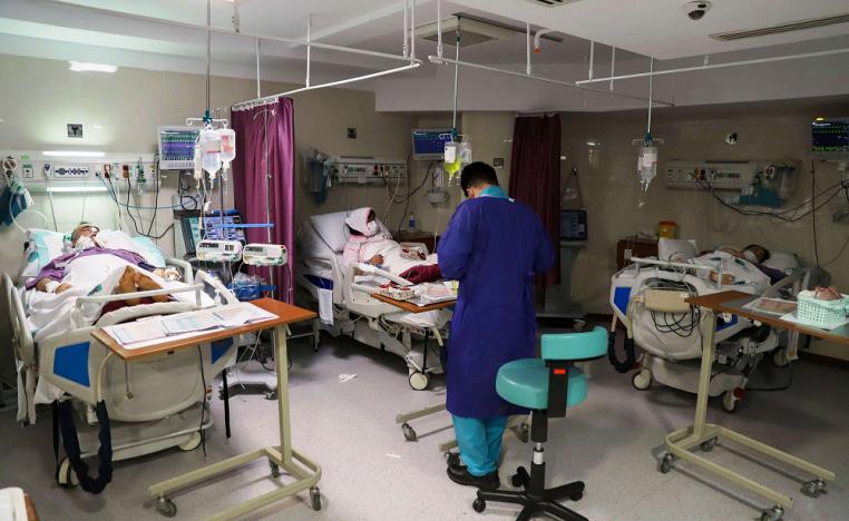 كورونا يضع القطاع الصحي في إيران على حافة الانهيار