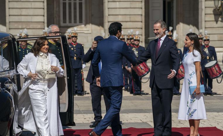 ملك اسبانيا فيليبي السادس كان في استقبال أمير قطر في أول زيارة دولة له لمدريد