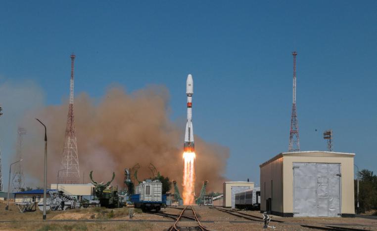 روسيا تطلق القمر الإيراني 'خيام' من قاعدة في كازاخستان
