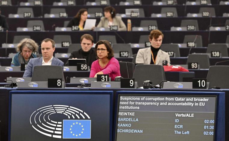 البرلمان الأوروبي يقيل نائبة رئيسته على خلفية فضيحة الفساد المرتبطة بقطر