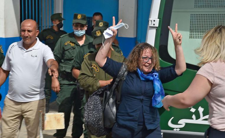 السلطات الجزائرية ما زالت تحقق مع من تعتبرهم المسؤولين عن مخطط هروب الناشطة إلى فرنسا عبر تونس