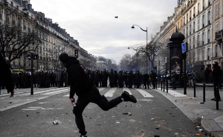 فرنسا تواجه أعنف احتجاجات منذ مظاهرات "السترات الصفراء"