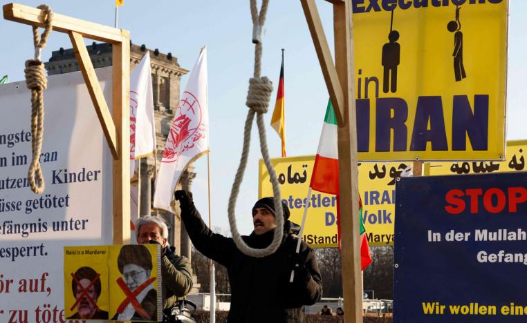 آلة القتل الإيرانية لا تفرّق بين الرجال والنساء والأطفال 
