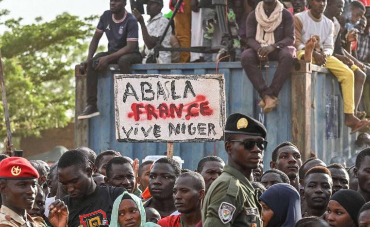 تظاهرة أمام القاعدة الفرنسية في نيامي تطالب برحيل القوات الفرنسية من النيجر