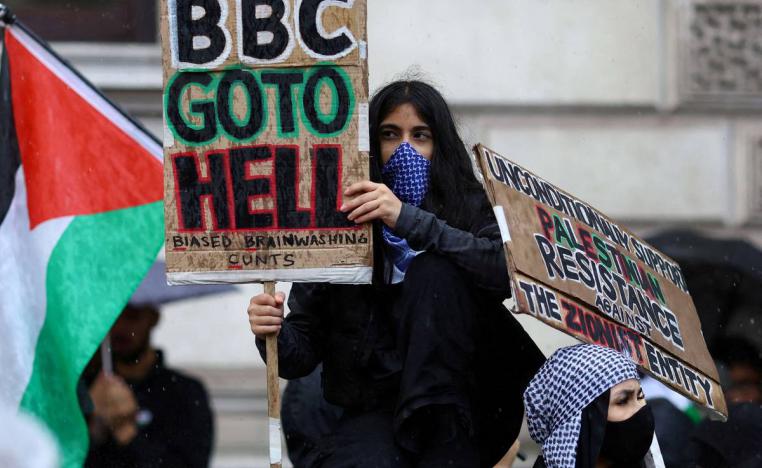 متظاهرون يحتجون على التحيز الإعلامي لبي بي بي في قضية حرب غزة
