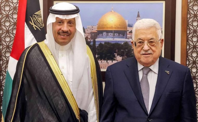 الرئيس الفلسطيني محمود عباس يستقبل السفير السعودي غير المقيم نايف بن بندر السديري