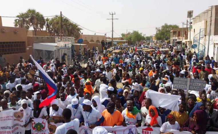 مظاهرة تدعم توجهات المجلس العسكري الحاكم في انهاء الوجود الأميركي في النيجر