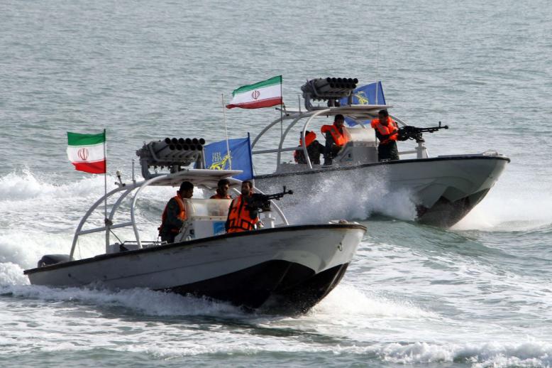 إيران تهدد بإغلاق مضيق هرمز وهو ممر الشحن الحيوي