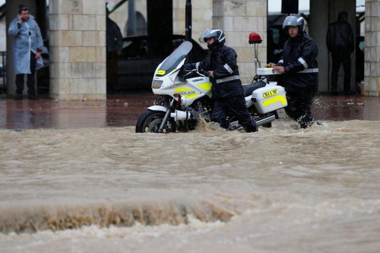 السلطات العمانية تستنفر في مواجهة فيضانات محتملة