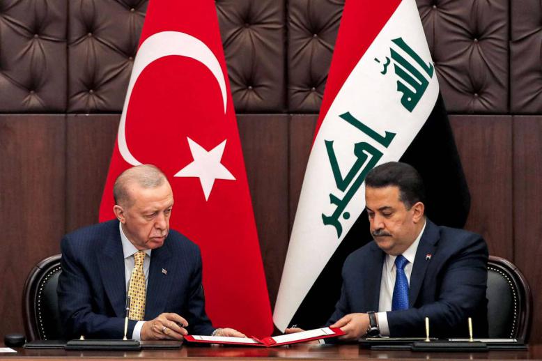 الرئيس التركي رجب طيب أردوغان ورئيس الوزراء العراقي محمد شياع السوداني يوقعان مذكرة تفاهم في بغداد