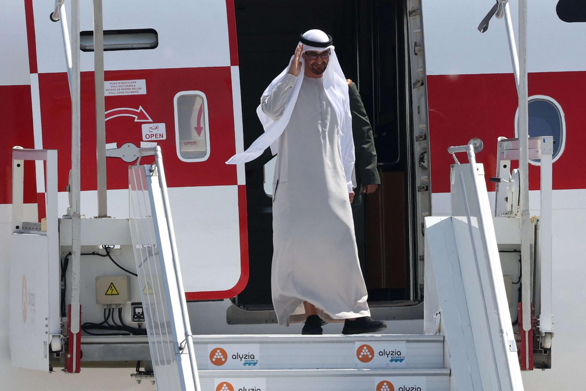 الرئيس الاماراتي يختتم زيارة توّجت تطور العلاقات مع فرنسا