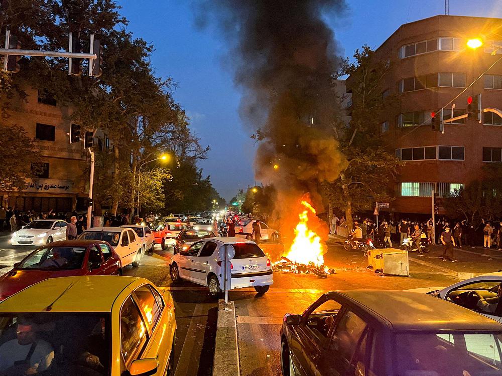 فشل إيران في اخماد الاحتجاجات يدفعها لردود انتقامية من بينها اعدام محتجين