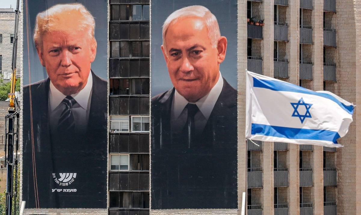 لافتات عملاقة للرئيس الأميركي السابق دونالد ترامب ورئيس الوزراء الإسرائيلي بنيامين نتانياهو (2021)