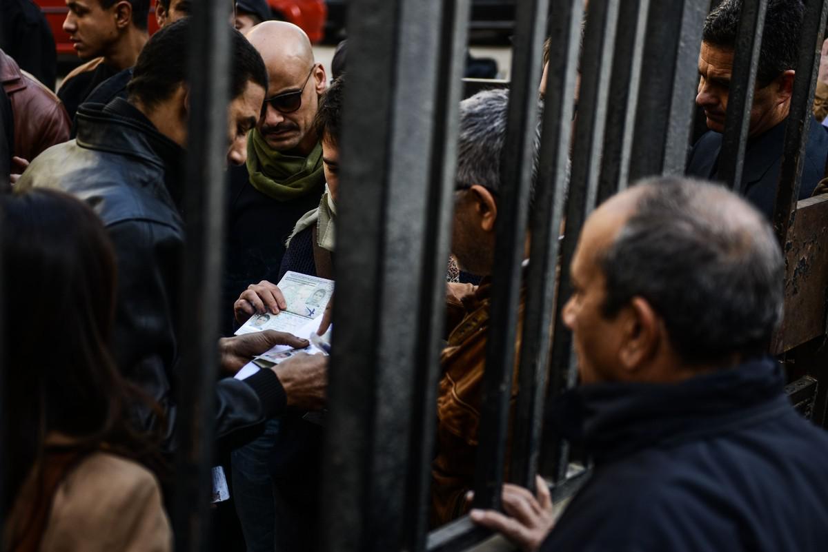 السلطات المصرية لاحقت صحفيي الجزيرة بعد غلق مقرها
