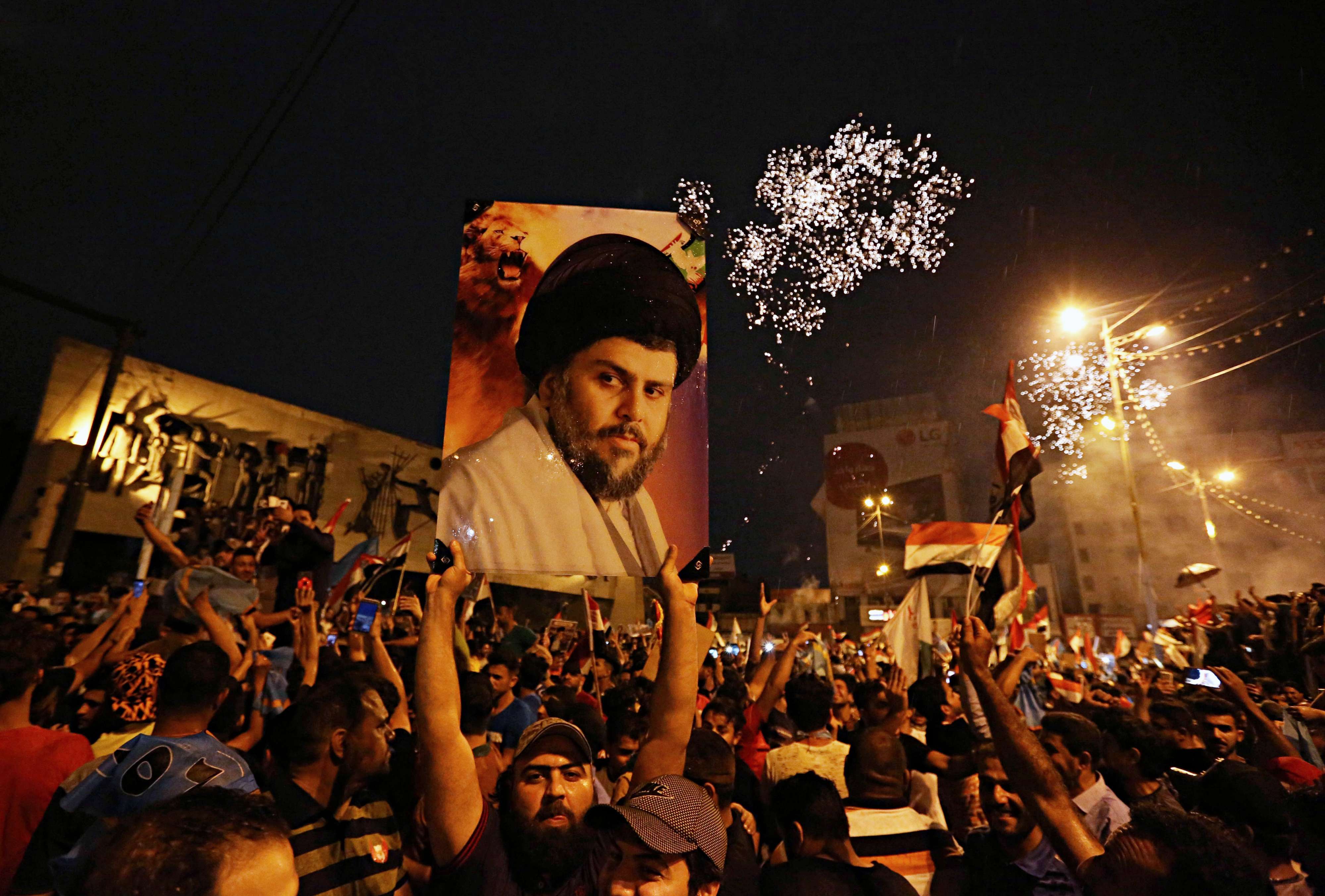 جمهور الصدر يرفع صورته بعد الفوز بالانتخابات