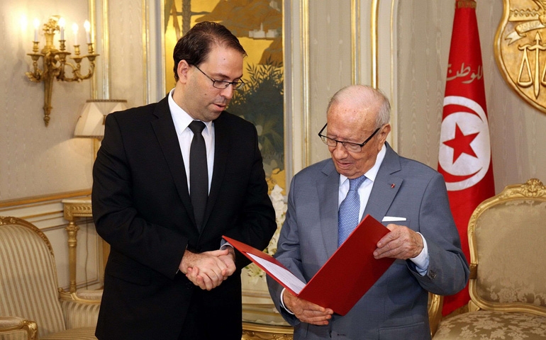 الرئيس التونسي الباجي قائد السبسي ورئيس الحكومة يوسف الشاهد