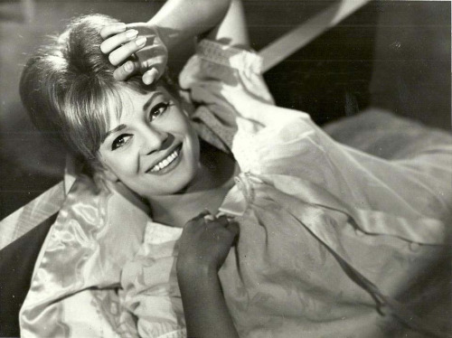 نادية لطفي فنانة الاغراء الراقي