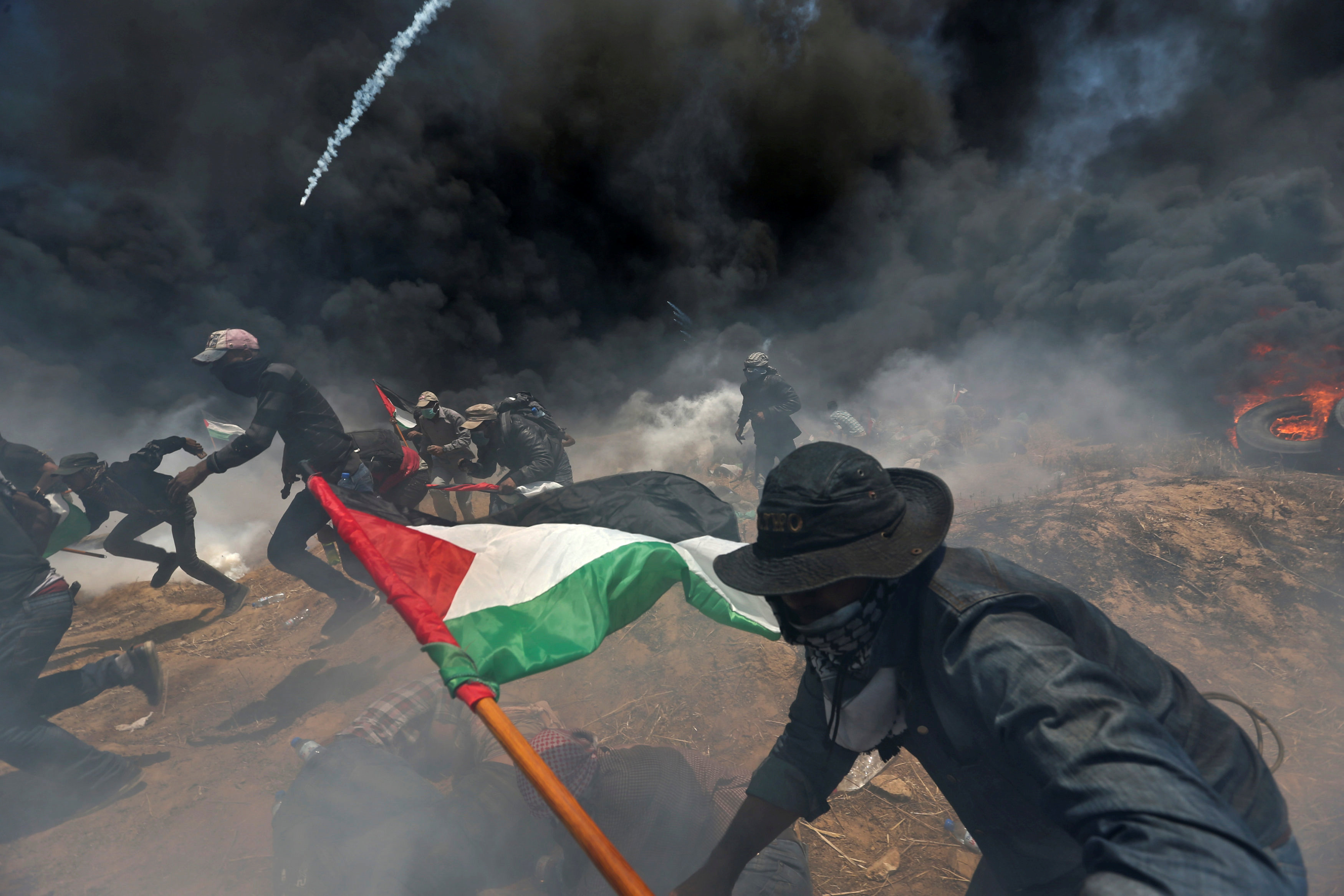 مقتل نحو ستين فلسطينيا بنيران اسرائيل في غزة