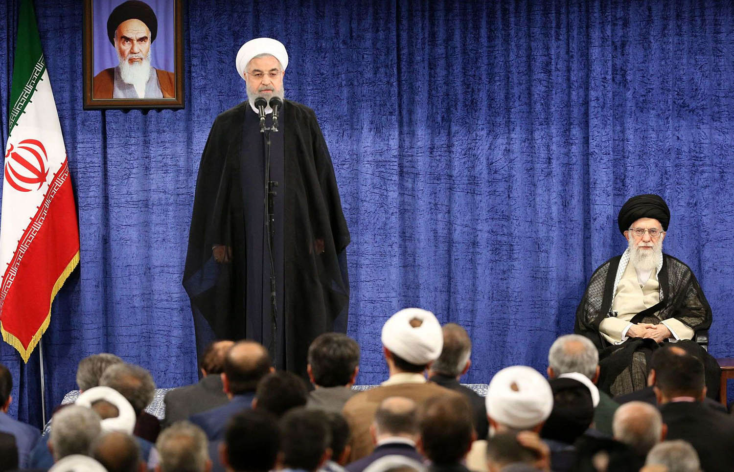 المرشد الأعلى خامنئي يستمع إلى كلمة للرئيس الإيراني روحاني