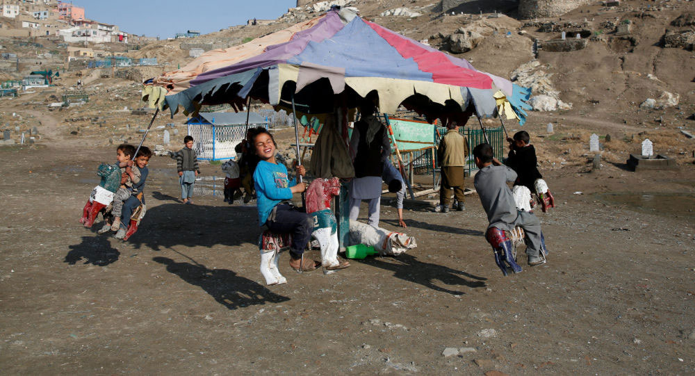 أطفال يلعبون في افغانستان
