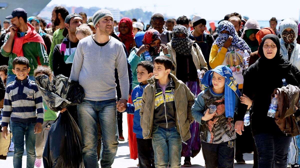 طوفان من اللاجئين يهز أوروبا