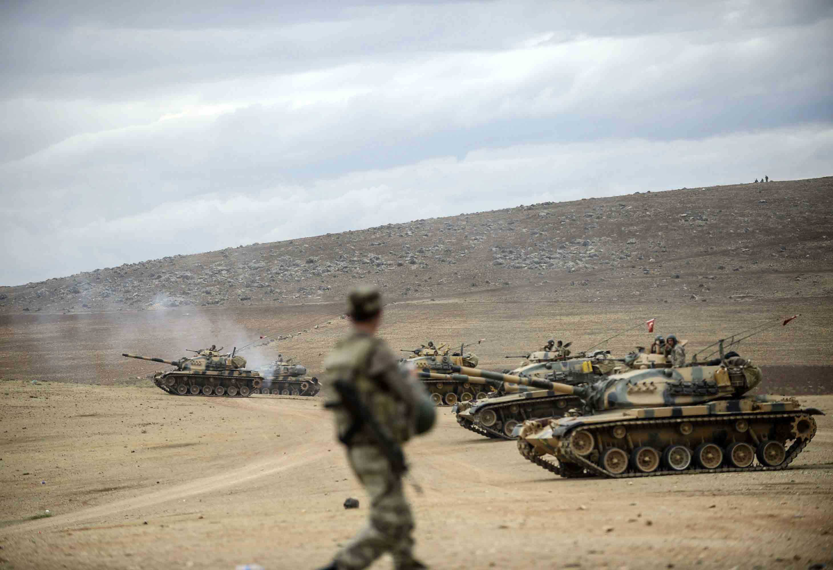 القوات التركية تمهد لعملية عسكرية واسعة
