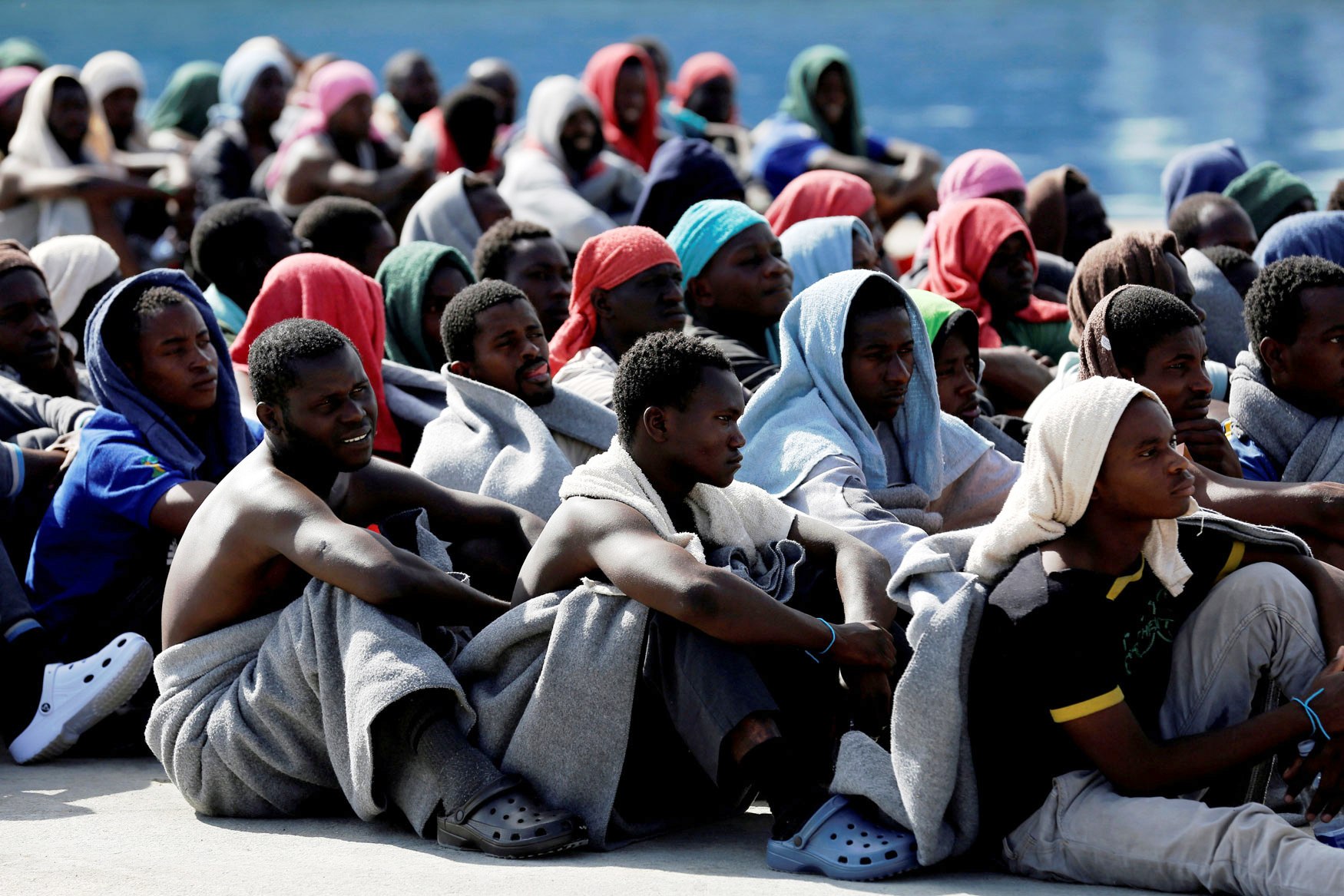 مهاجرون انقذوا من الغرق قبالة سواحل ليبيا