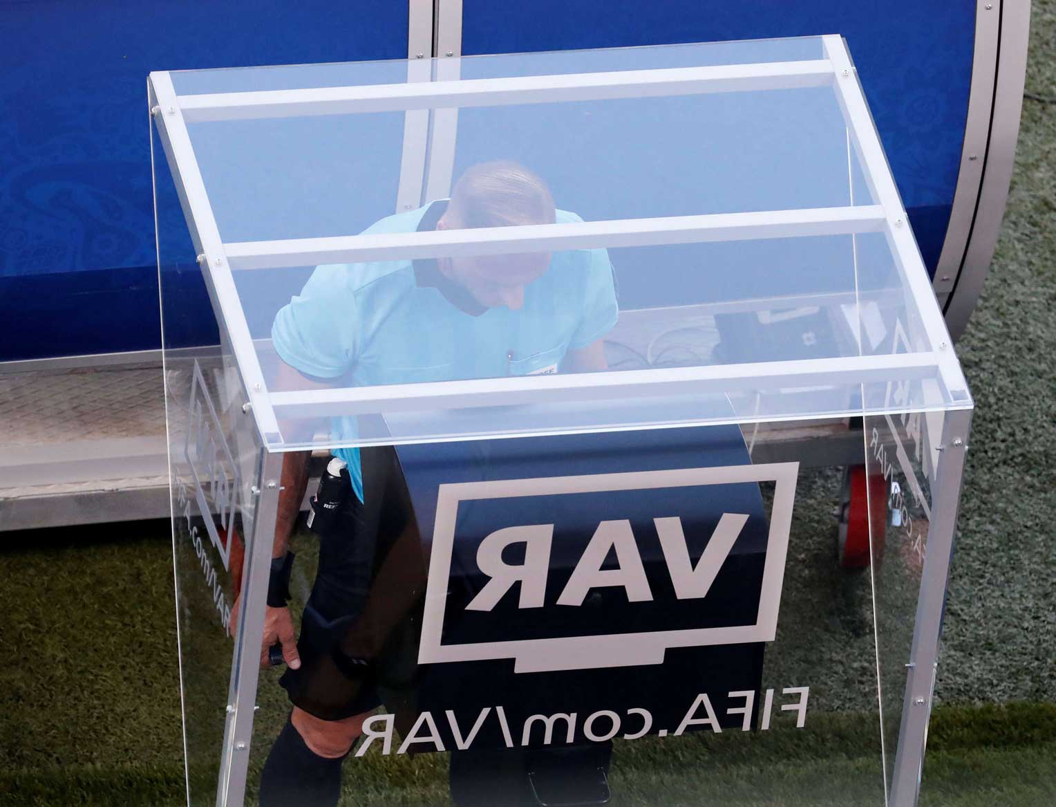 حكم تقنية المساعدة بالفيديو الموجود في 'غرفة في أيه آر'