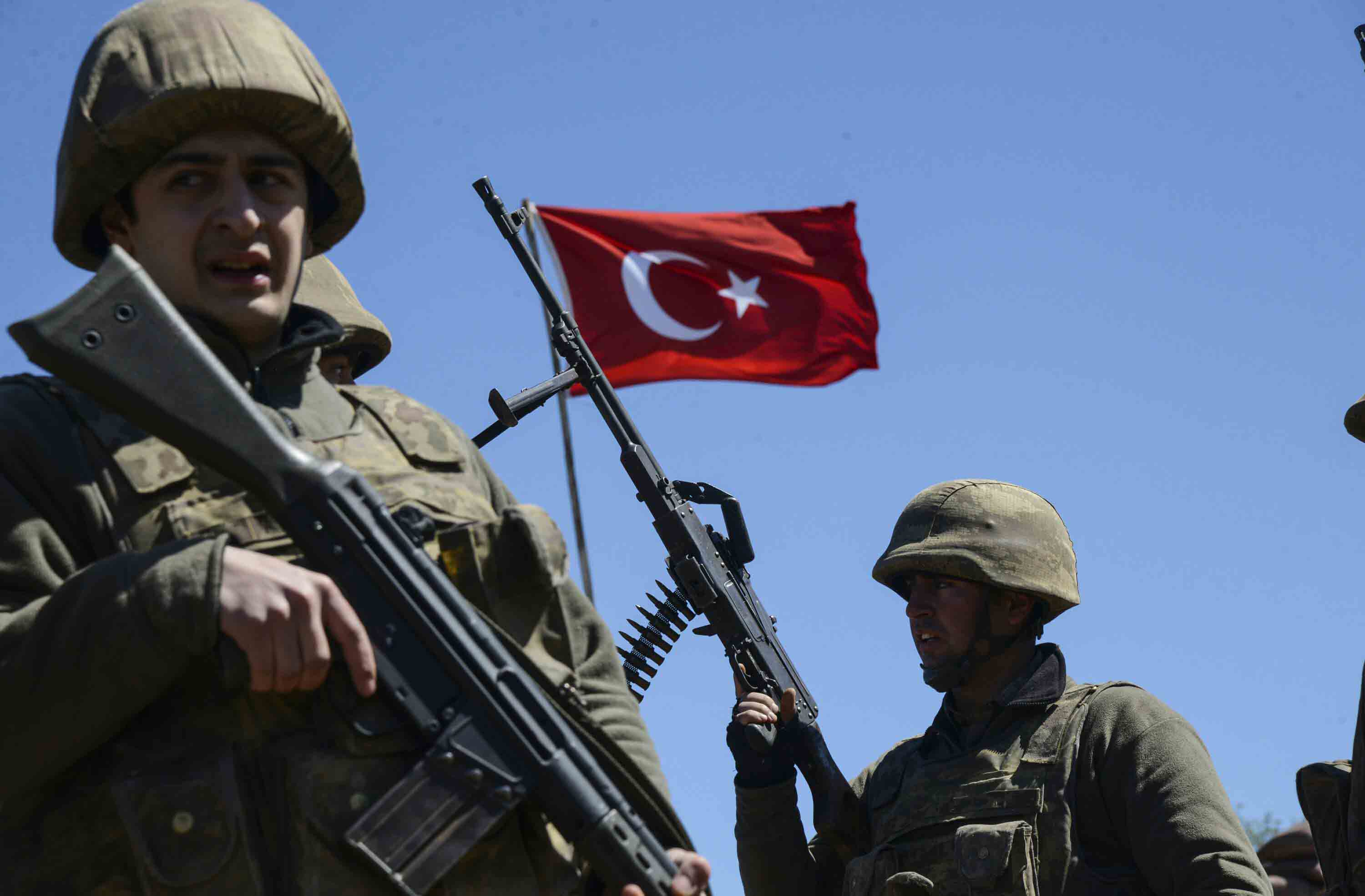 تهور عسكري تركي