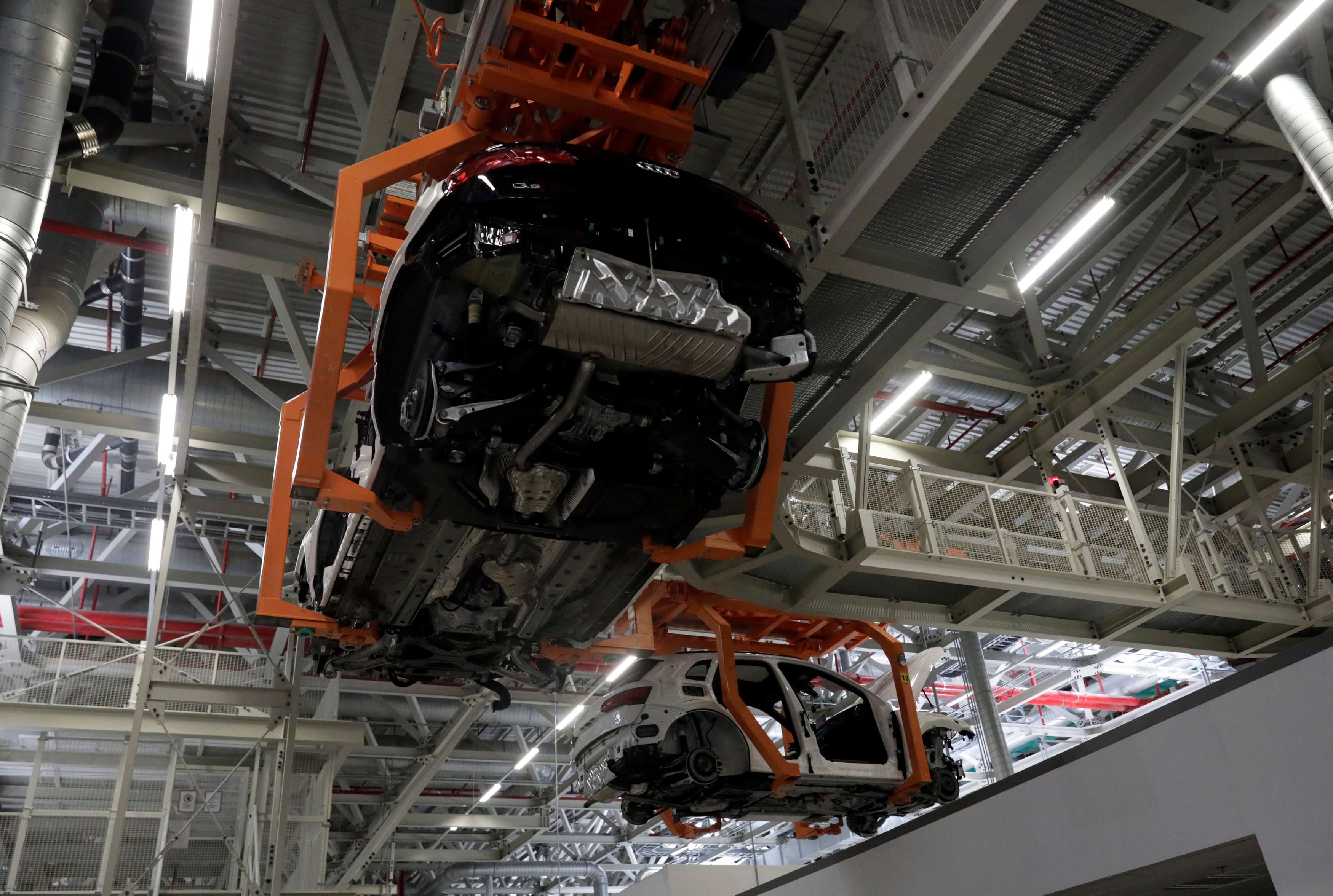 مصنع سيارات بألمانيا