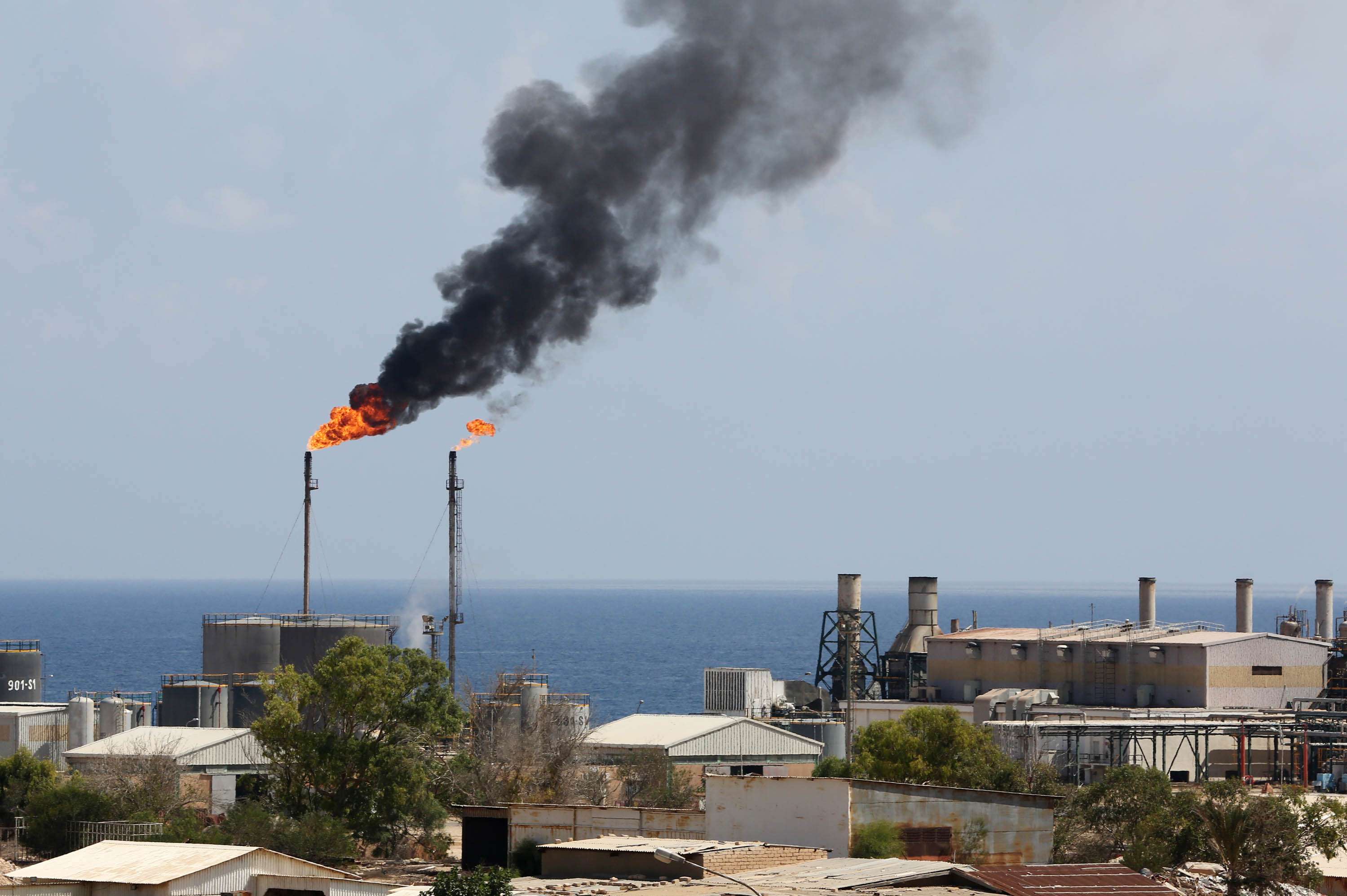 ليبيا تعيش على وقع الصعوبات النفطية