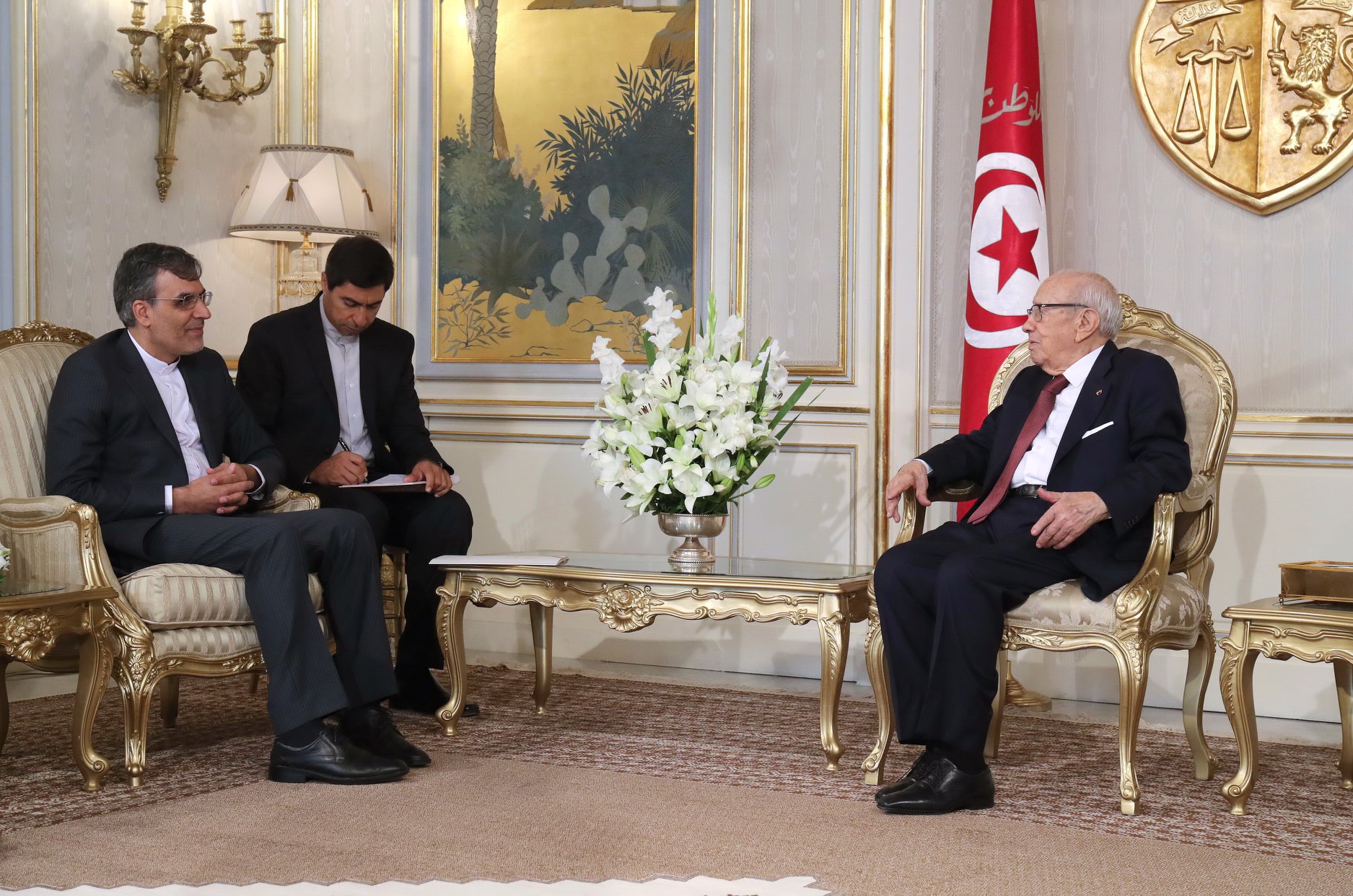الرئيس التونسي الباجي قائد السبسي يستقبل مبعوث الرئيس الإيراني في قصر قرطاج
