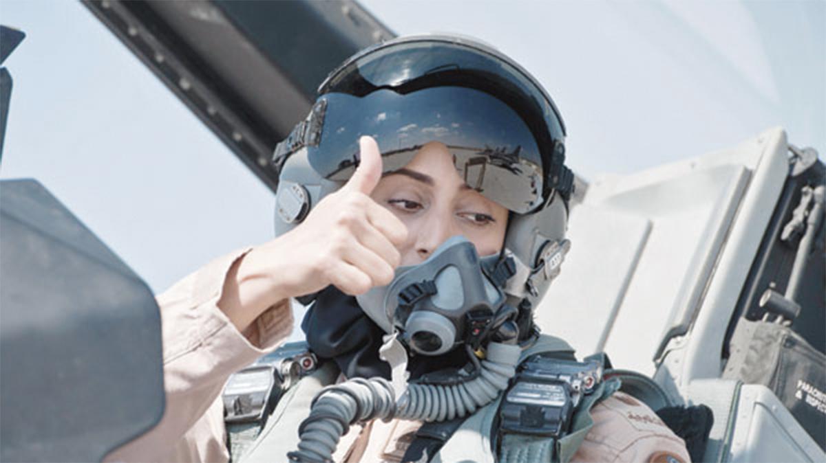 مريم حسن سالم المنصوري هي أول امارتية تحمل رتبة رائد طيار في سلاح الطيران الإماراتي
