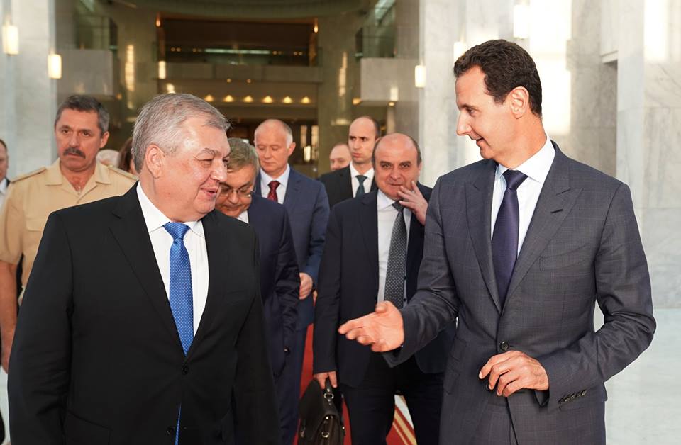 الرئيس السوري بشار الأسد والمبعوث الروسي ألكسندر لافرينتييف 