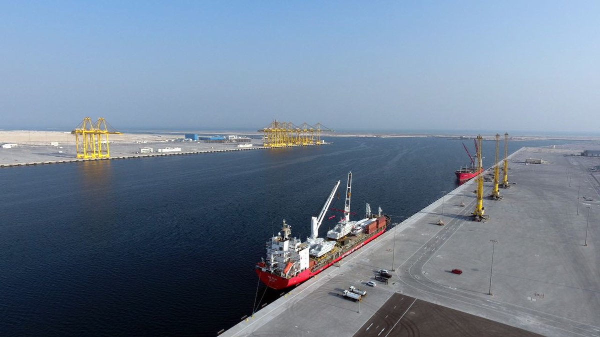 قطر باتت تسلك مسارات بحرية وجوية طويلة ومكلفة لتأمين احتياجاتها الأساسية