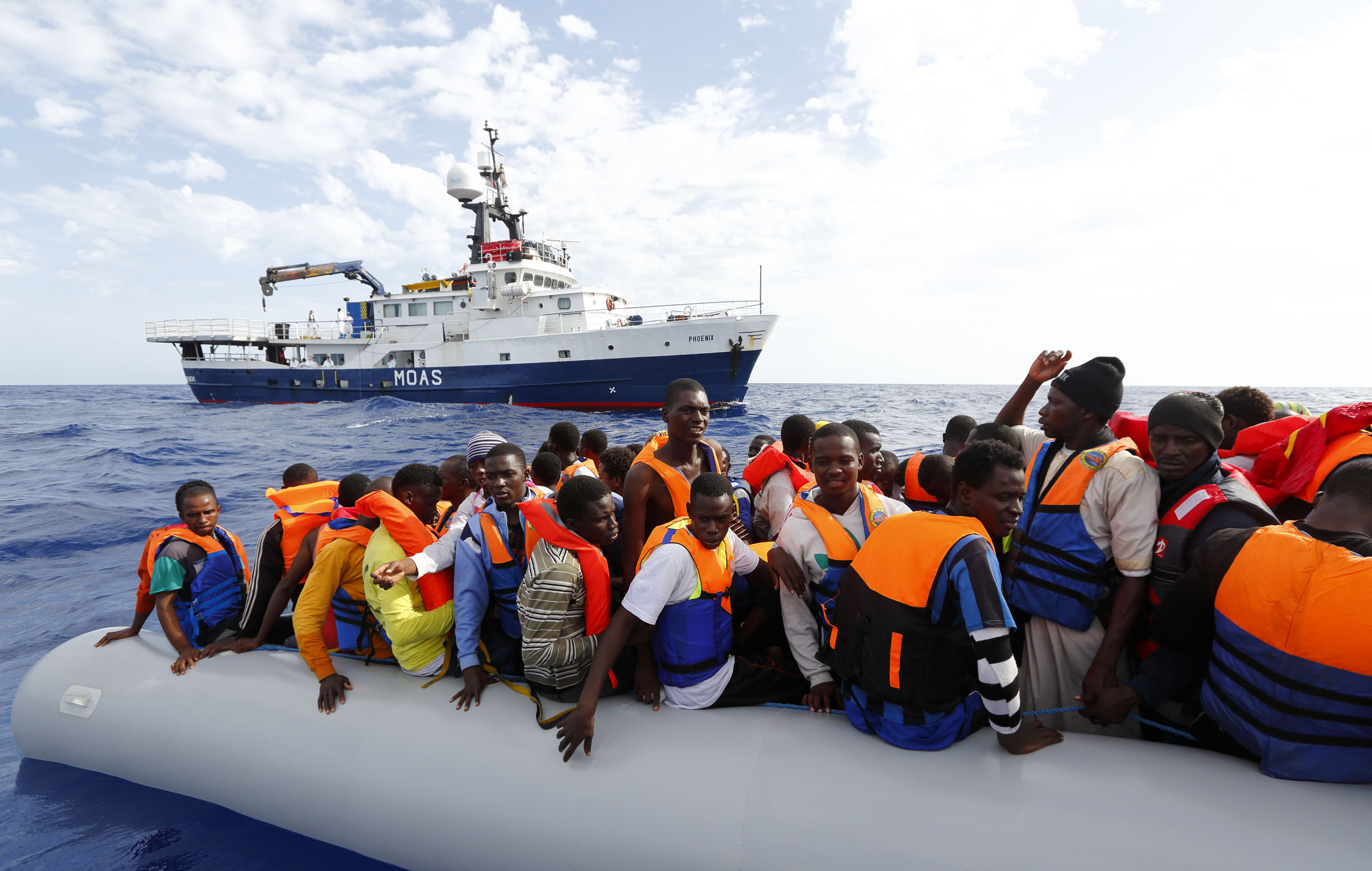 مئات المهاجرين يصلون يوميا إلى السواحل الايطالية