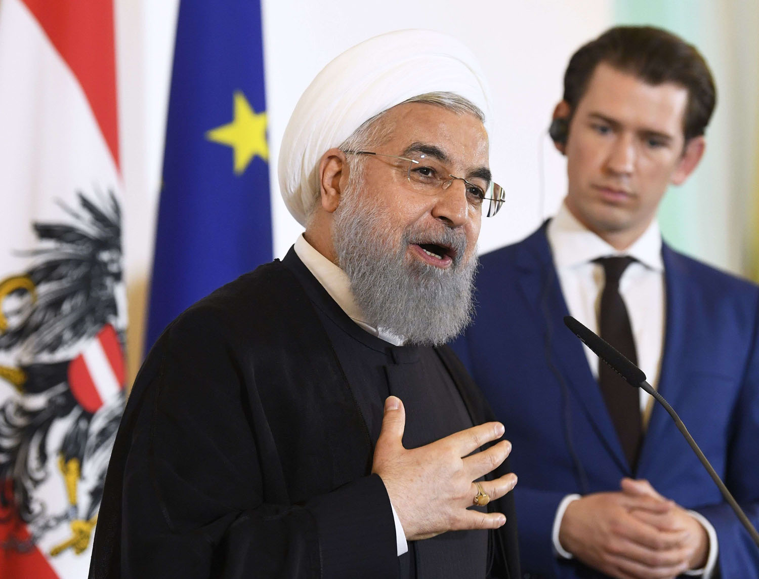 الرئيس الإيراني روحاني في مؤتمر صحفي مع المستشار النمساوي سباستيان كيرز