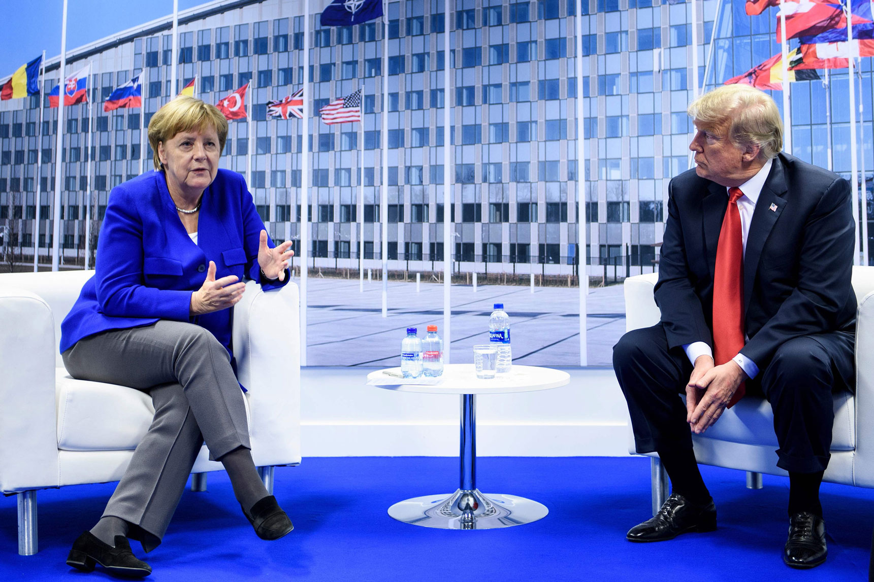 علاقة متوترة جدا بين المشتشارة الألمانية أنغيلا ميركل والرئيس الأميركي دونالد ترامب