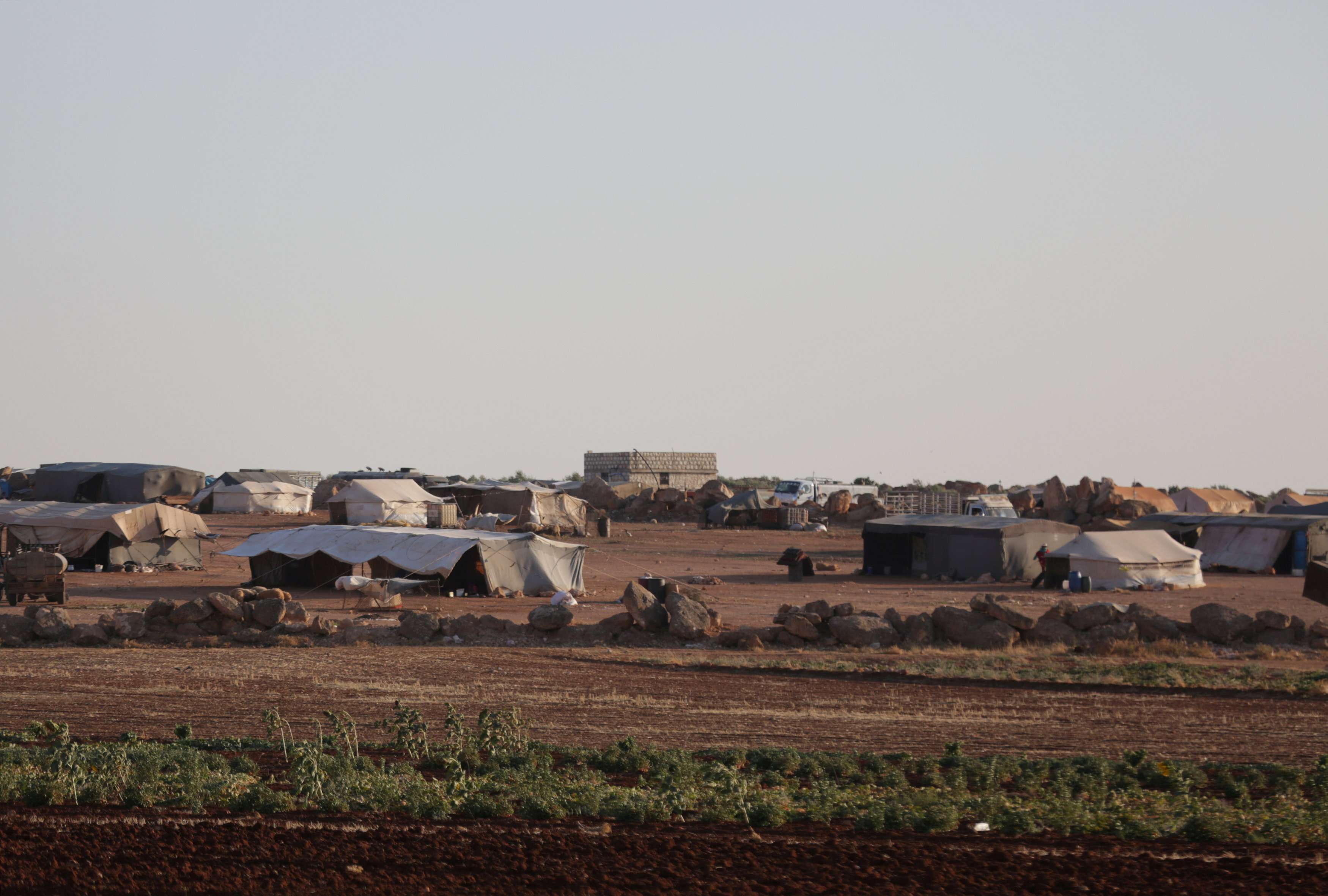 مخيمات اللاجئين لإدلب