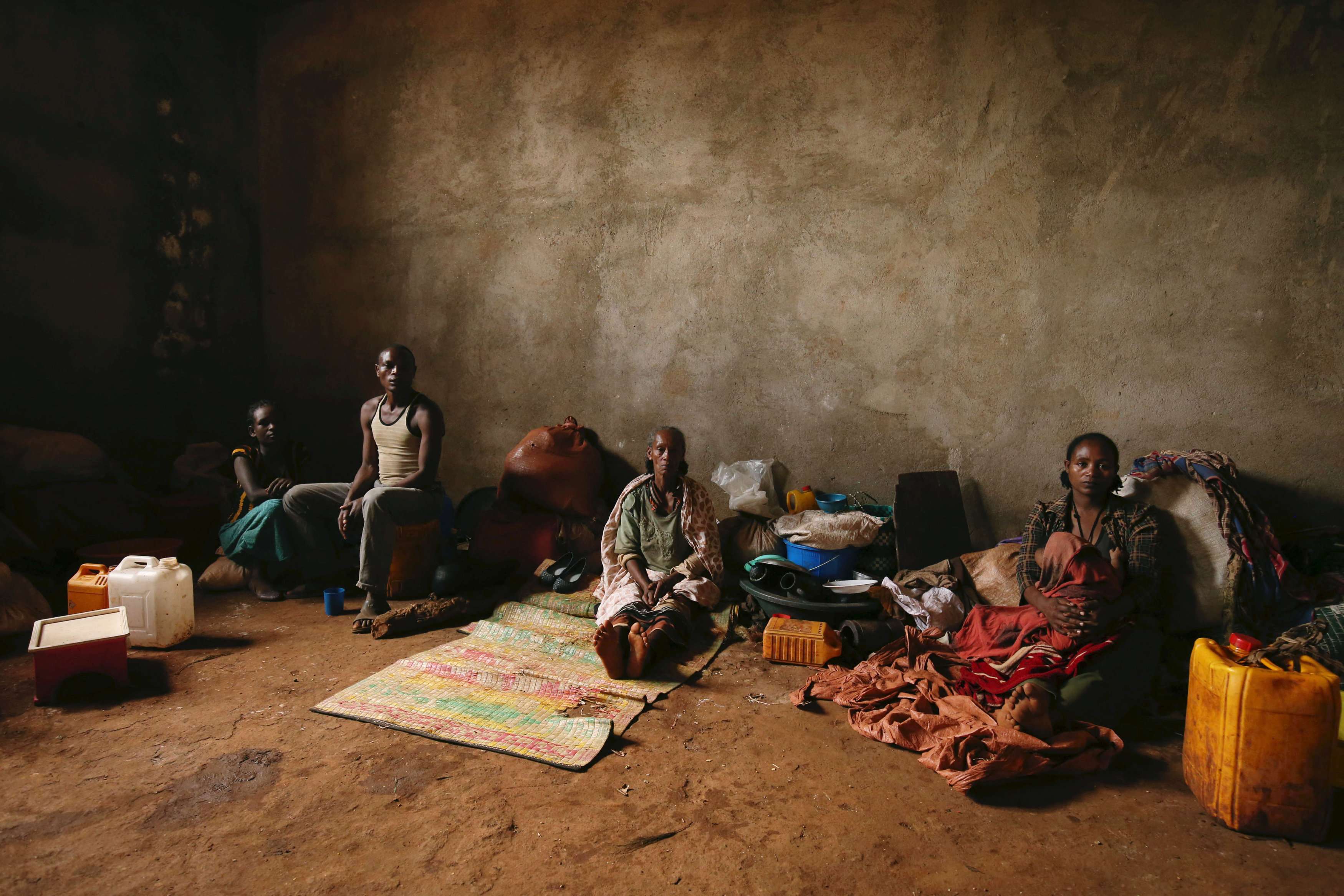 أثيوبيون في مخيم