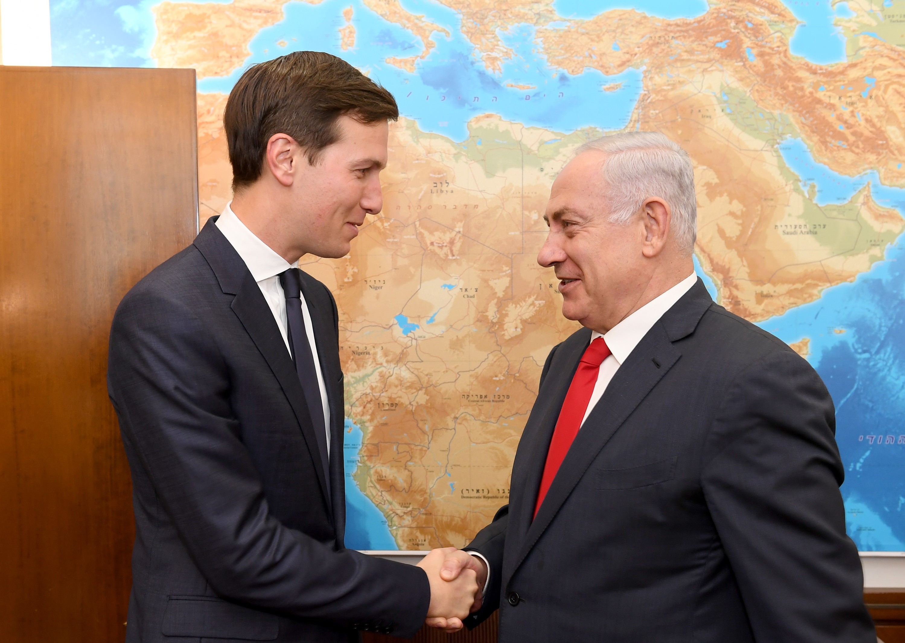 رئيس الوزراء الاسرائيلي بنيامين نتنياهو وجاريد كوشنر مستشار الرئيس الأميركي